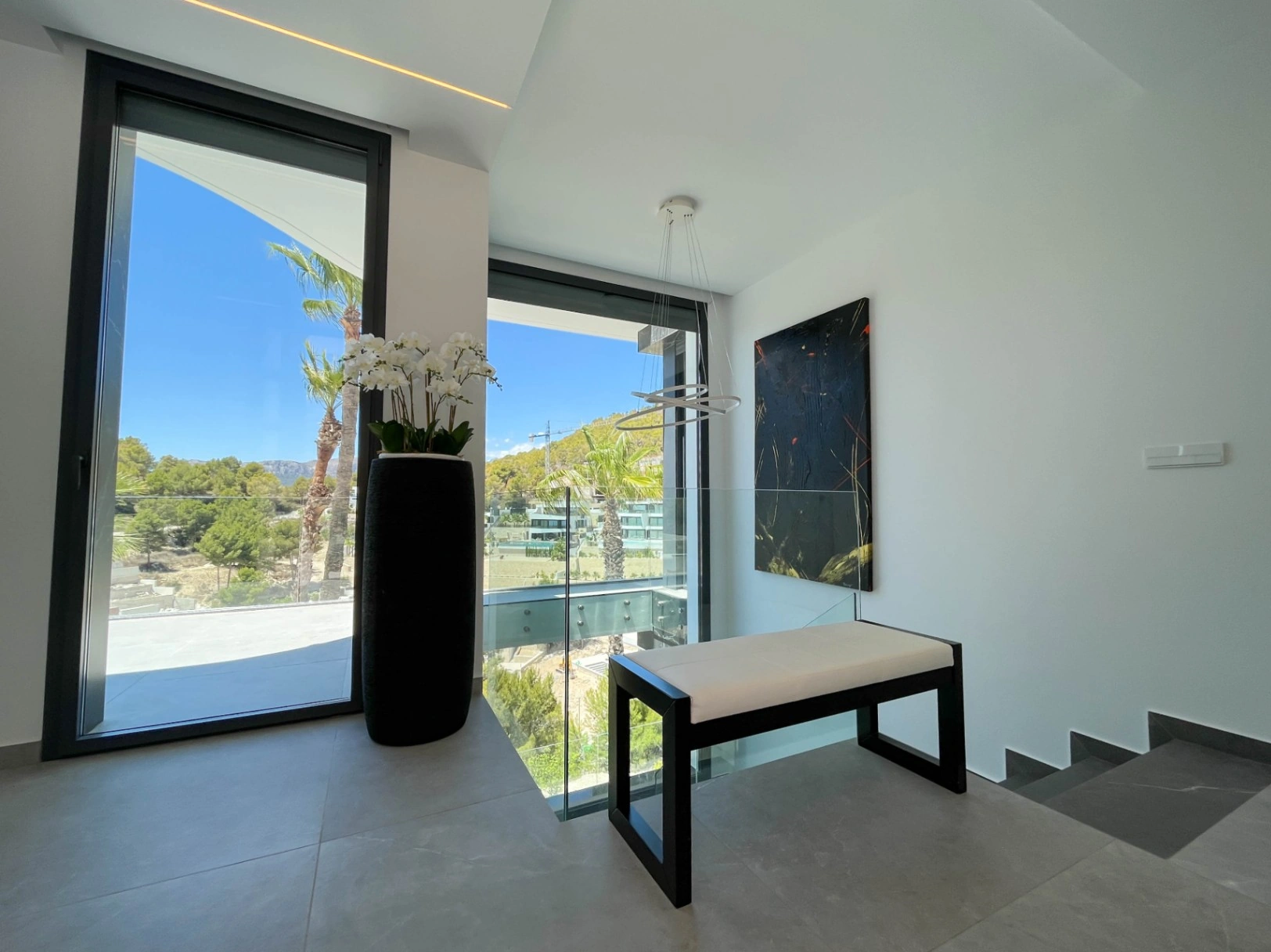 VILLA DE LUJO CON VISTAS AL MAR EN UNA PRESTIGIOSA URBANIZACIÓN DE BENISSA, EN LA COSTA BLANCA