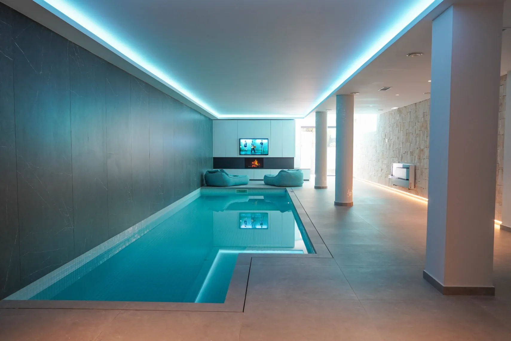 VILLA DE LUJO CON VISTAS AL MAR EN UNA PRESTIGIOSA URBANIZACIÓN DE BENISSA, EN LA COSTA BLANCA