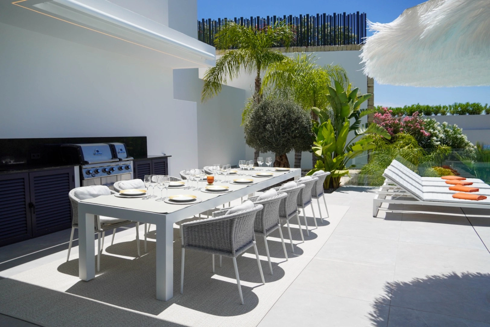VILLA DE LUJO CON VISTAS AL MAR EN UNA PRESTIGIOSA URBANIZACIÓN DE BENISSA, EN LA COSTA BLANCA