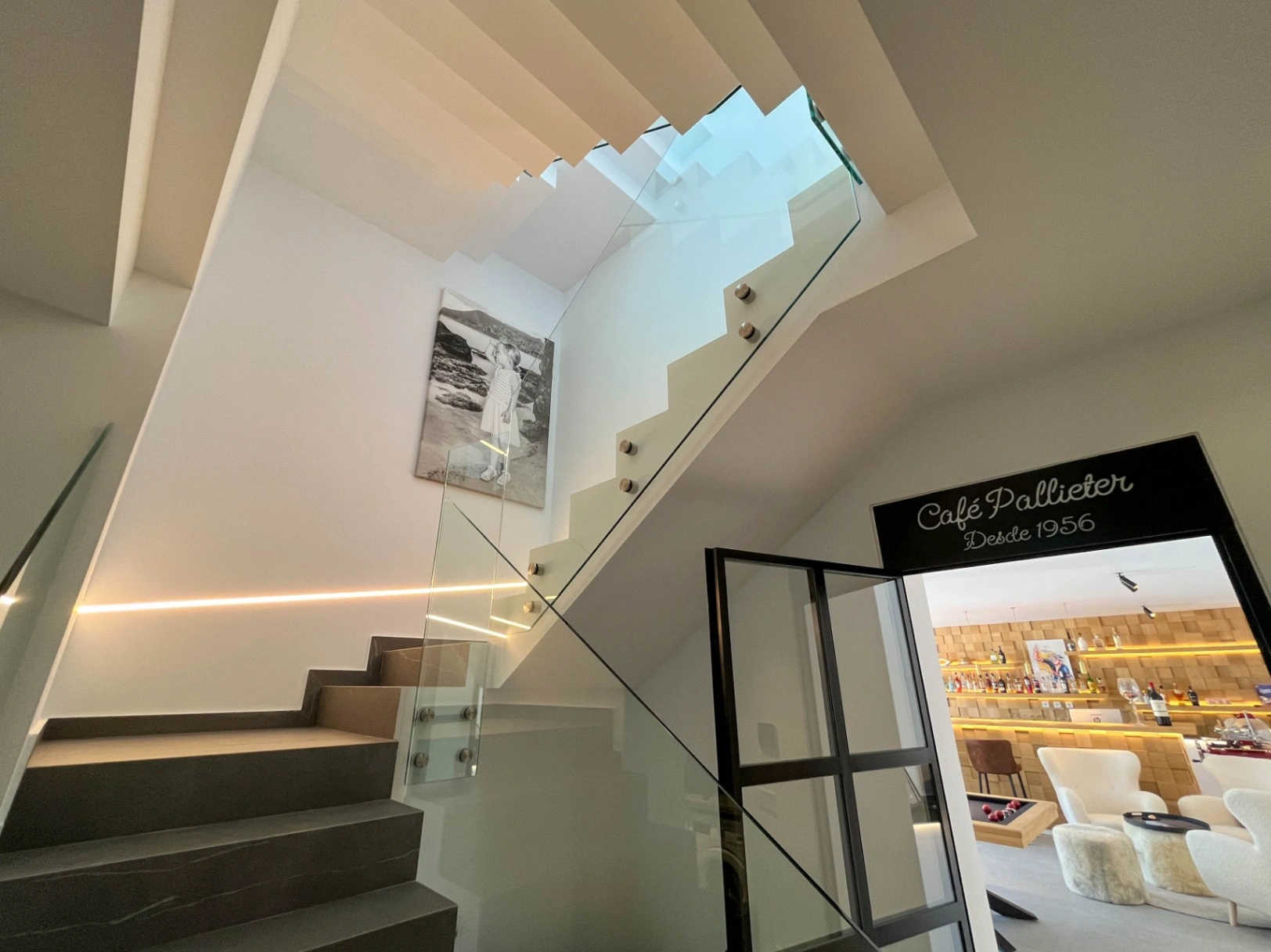 VILLA DE LUJO CON VISTAS AL MAR EN UNA PRESTIGIOSA URBANIZACIÓN DE BENISSA, EN LA COSTA BLANCA