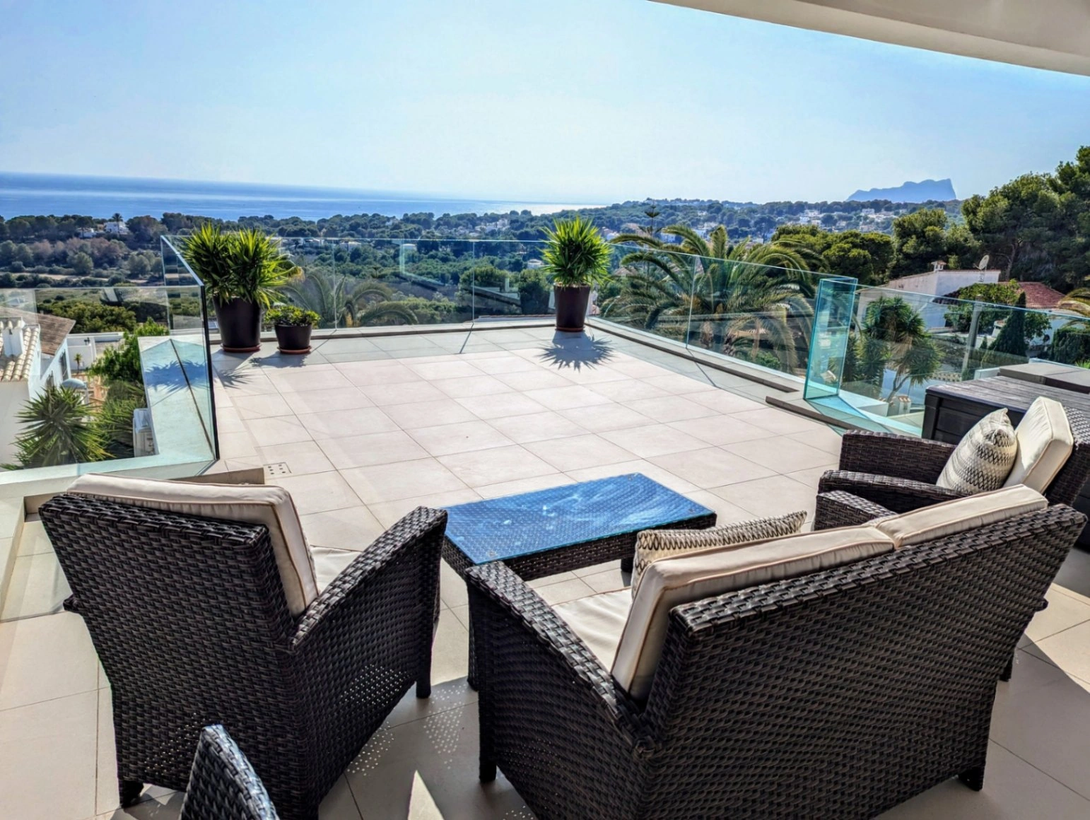 Villa de lujo en venta en Moraira con vista panorámica al mar