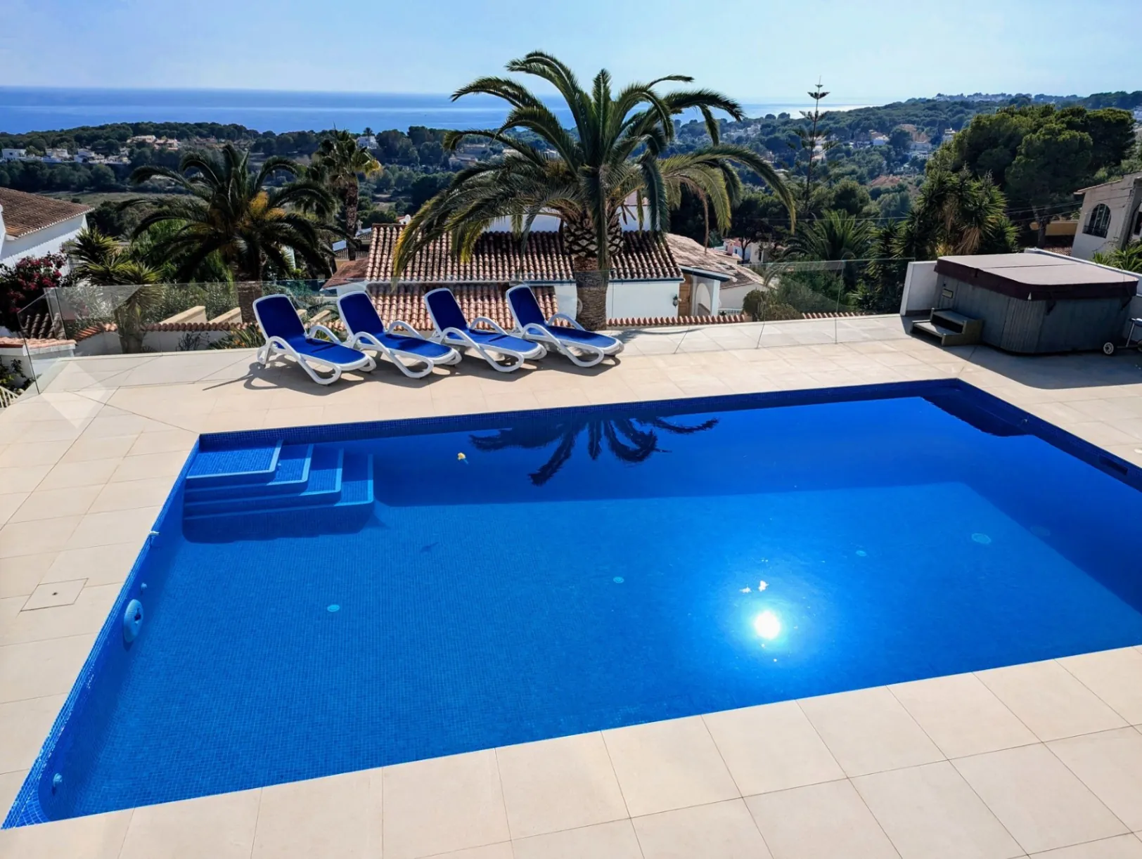 Villa de lujo en venta en Moraira con vista panorámica al mar