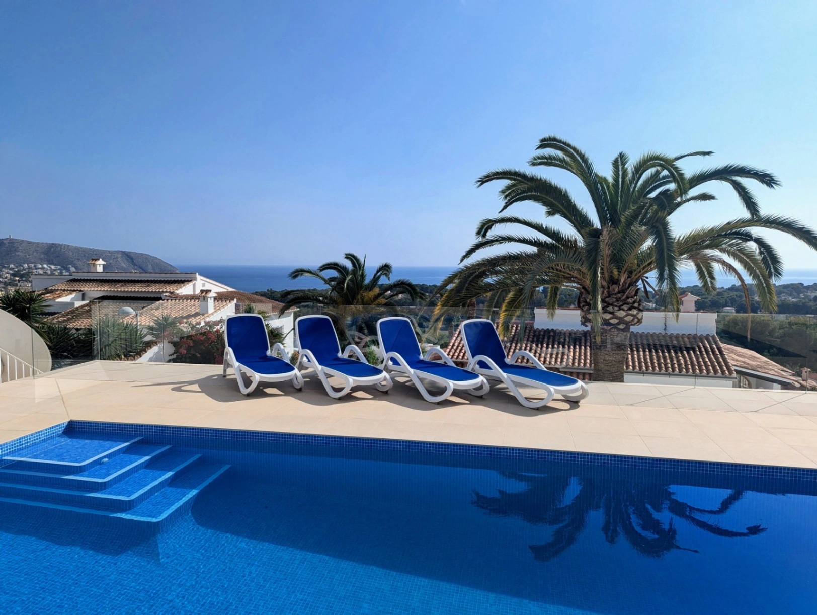 Villa de lujo en venta en Moraira con vista panorámica al mar