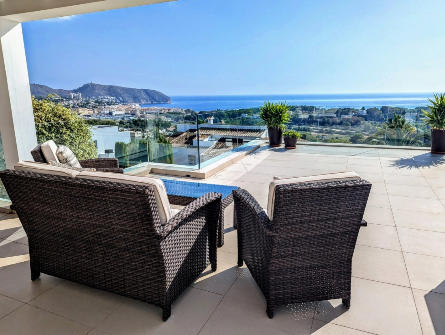Villa de lujo en venta en Moraira con vista panorámica al mar