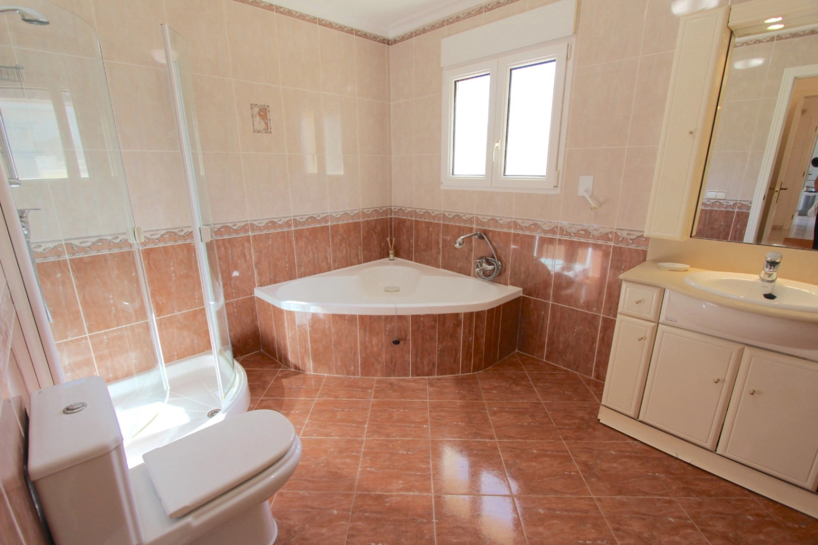 Espaciosa Villa Mediterránea de 4 Dormitorios en Parcela de 1.340 m² en Benissa – Cerca de la Costa