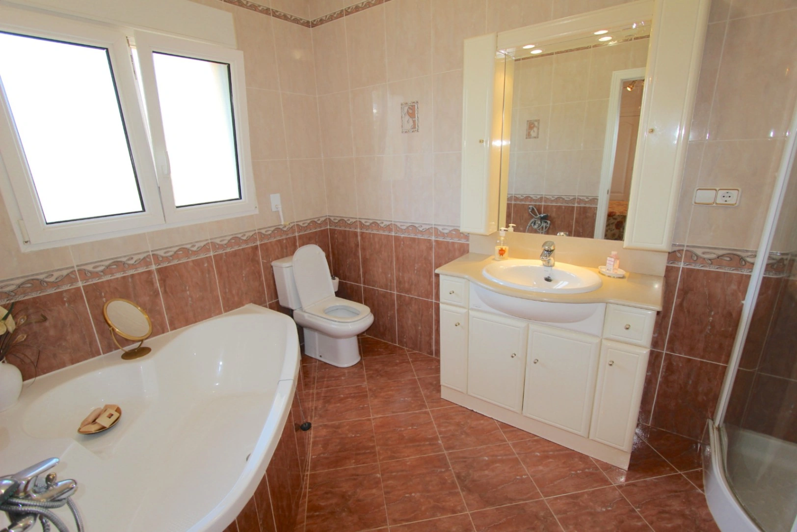 Espaciosa Villa Mediterránea de 4 Dormitorios en Parcela de 1.340 m² en Benissa – Cerca de la Costa