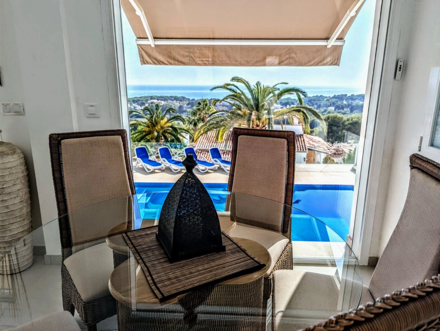 Villa de lujo en venta en Moraira con vista panorámica al mar