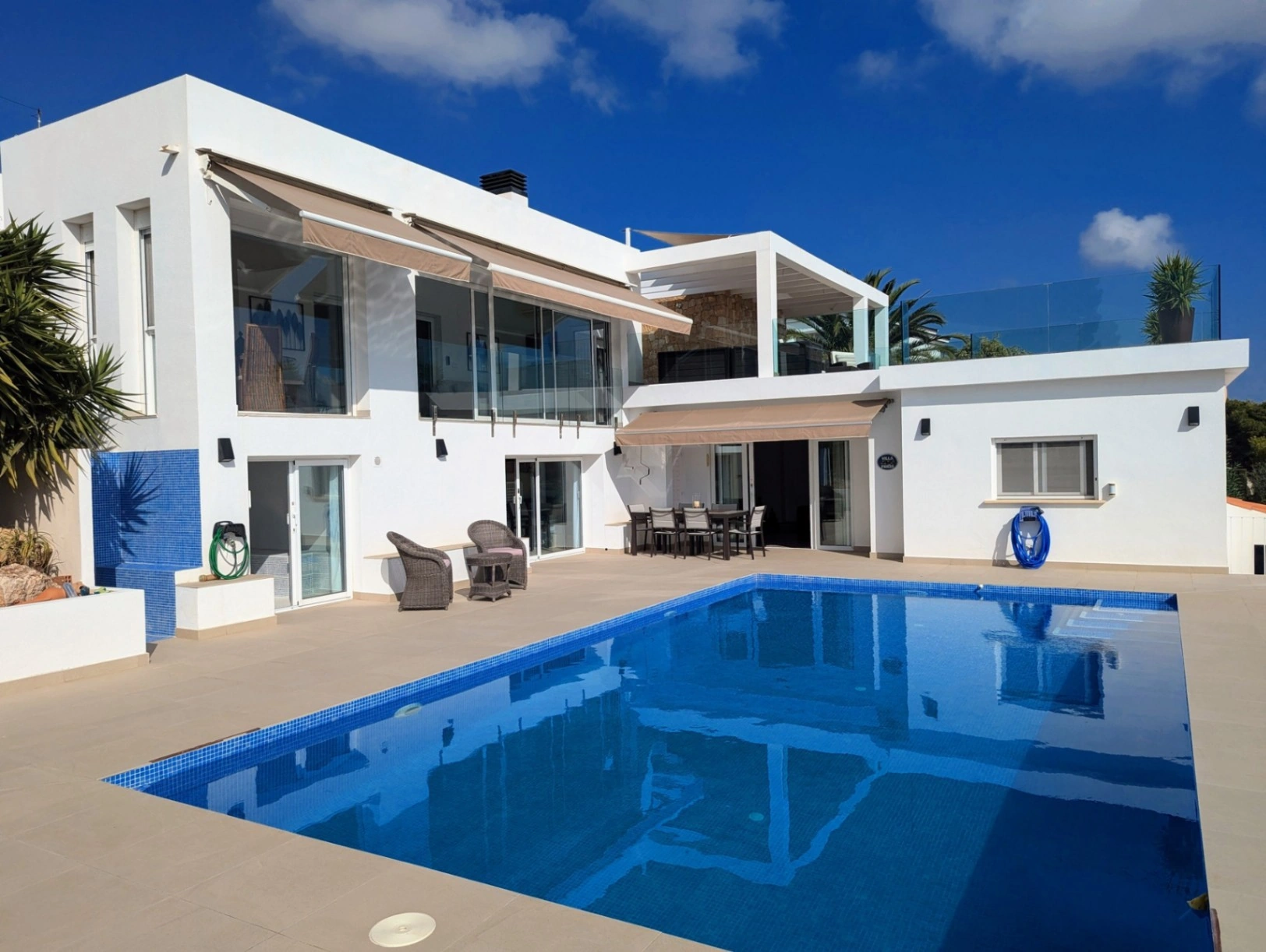 Villa de lujo en venta en Moraira con vista panorámica al mar