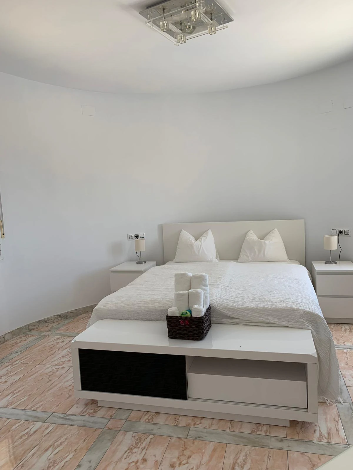 Villa de lujo contemporánea con vistas infinitas al mar, piscina infinity y privacidad total en Calpe