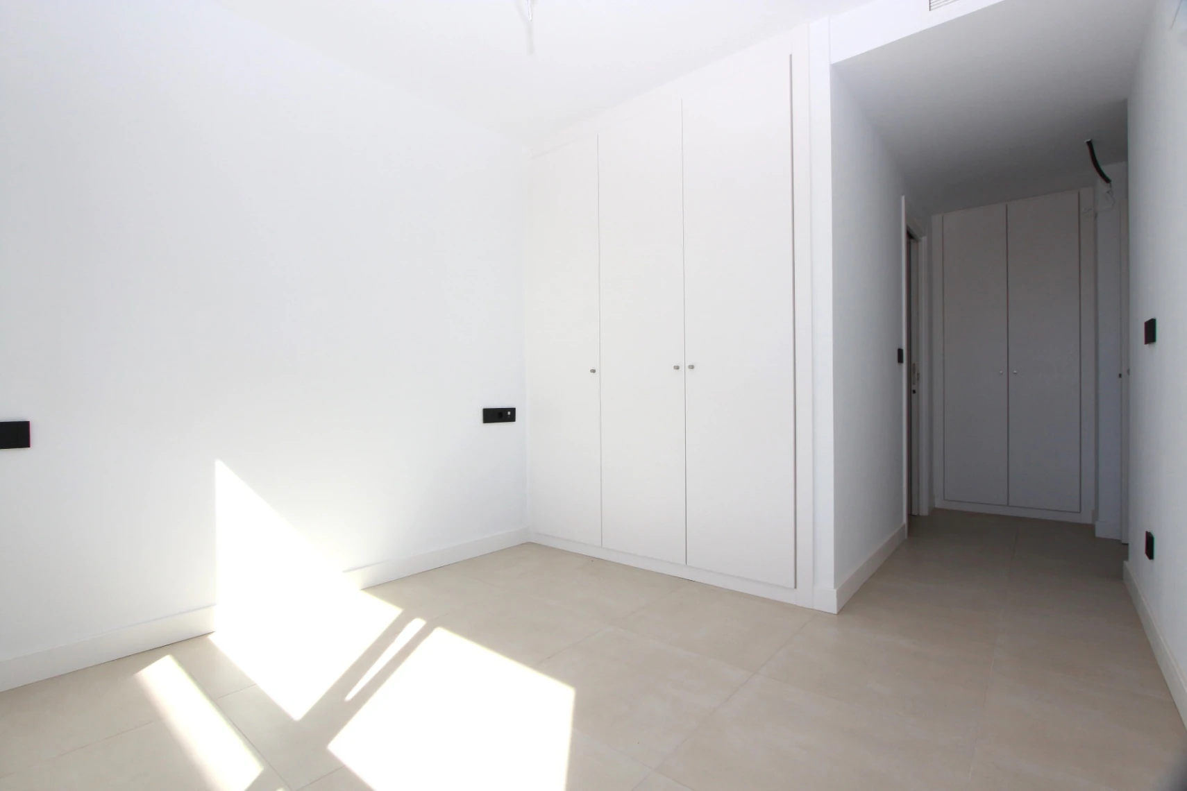 ¡Oferta exclusiva! Ático con solárium y vistas al mar en Calpe – Parking extra incluido