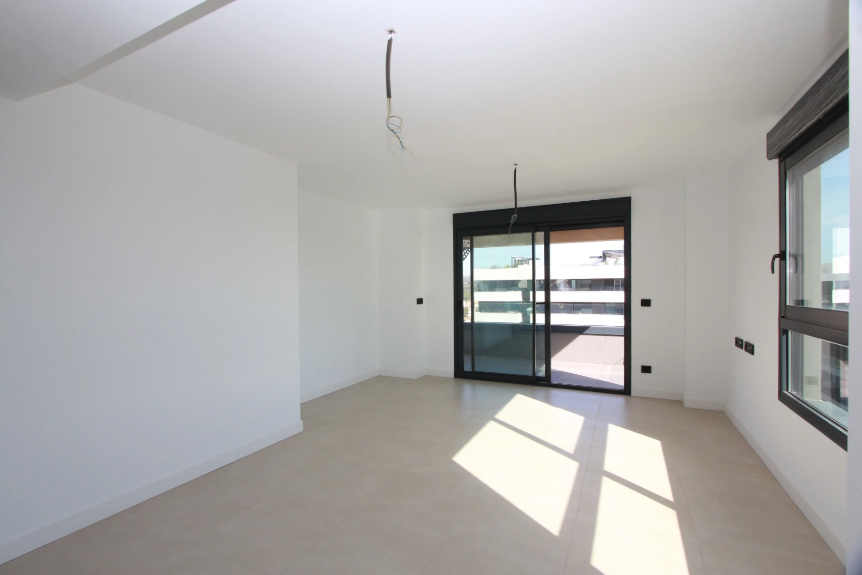 Vive el Mediterráneo: Ático con solárium privado y vistas al mar en Calpe