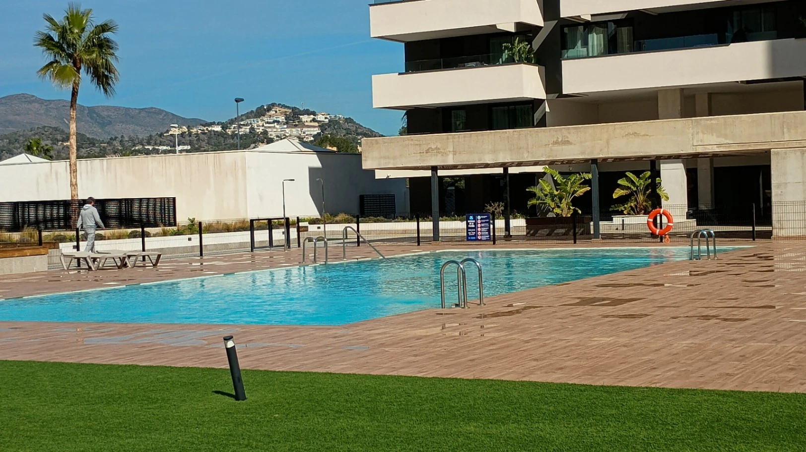 Vive el Mediterráneo: Ático con solárium privado y vistas al mar en Calpe