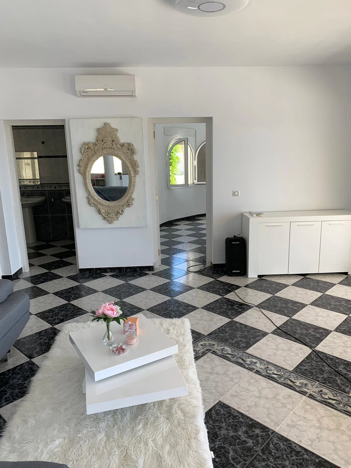 Villa de lujo contemporánea con vistas infinitas al mar, piscina infinity y privacidad total en Calpe