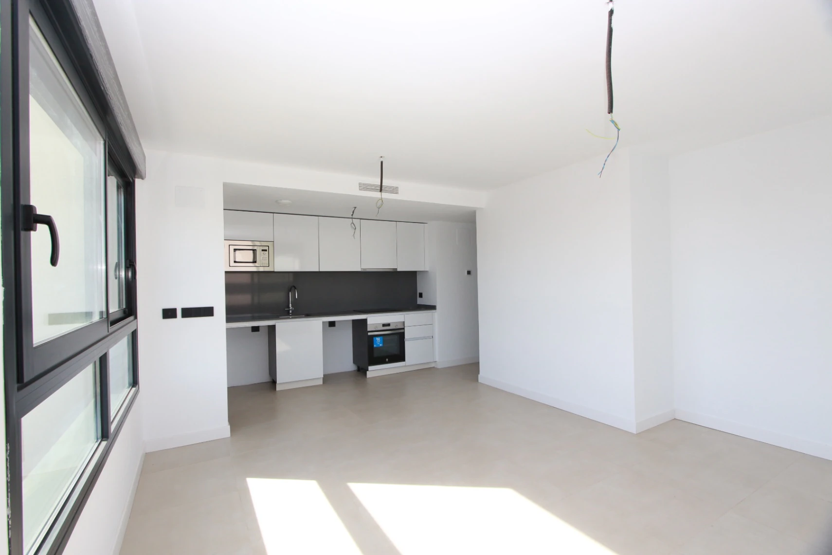 Vive el Mediterráneo: Ático con solárium privado y vistas al mar en Calpe
