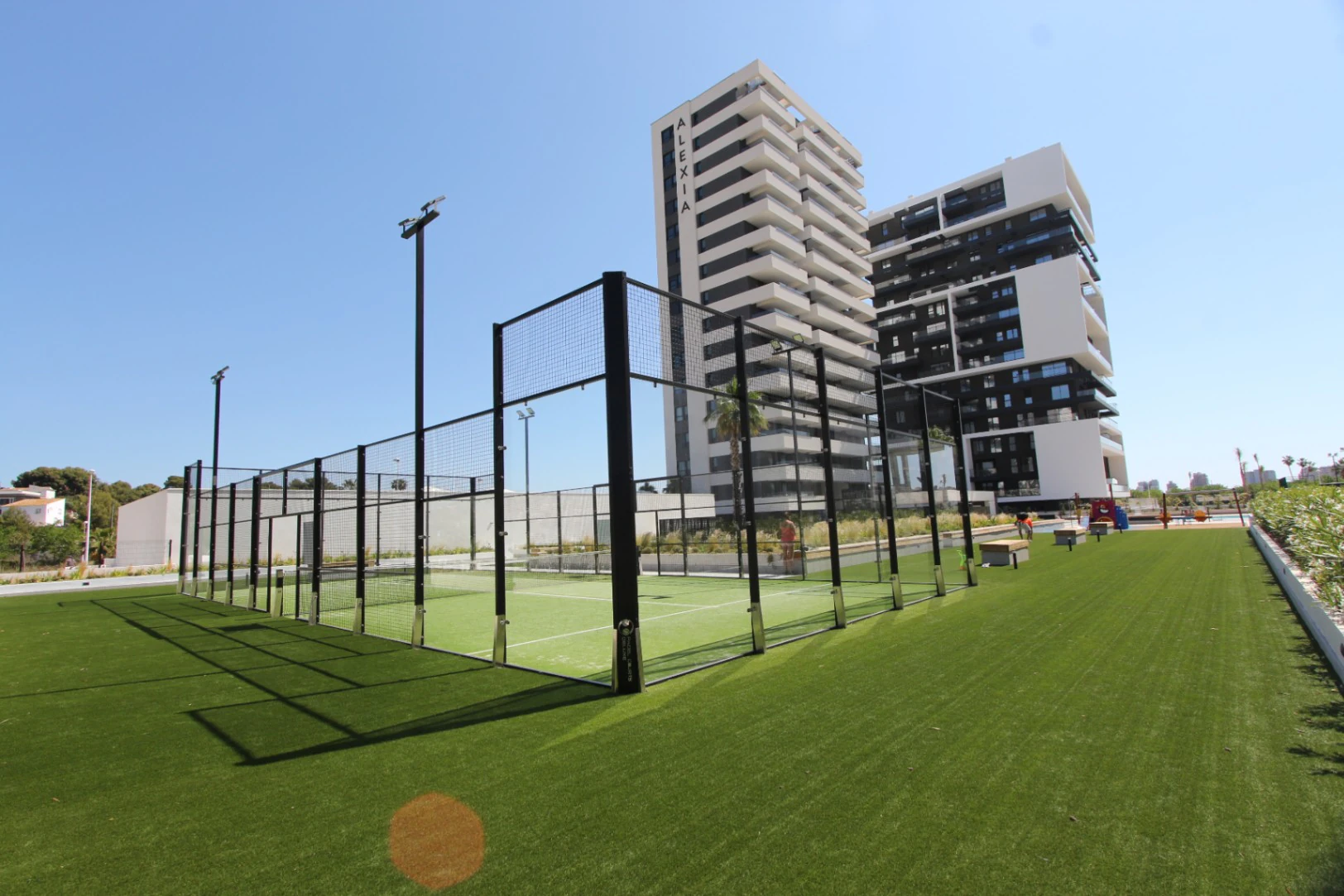 ¡Oferta exclusiva! Ático con solárium y vistas al mar en Calpe – Parking extra incluido