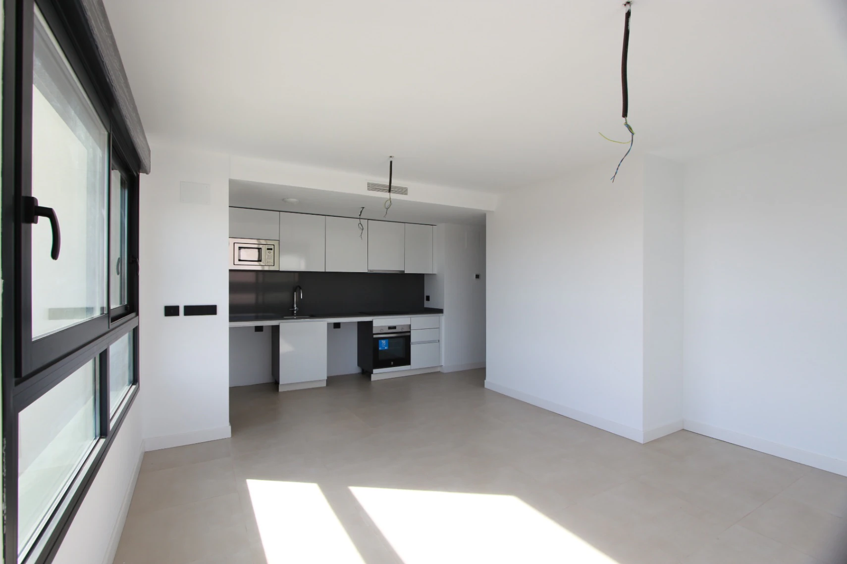 Vive el Mediterráneo: Ático con solárium privado y vistas al mar en Calpe