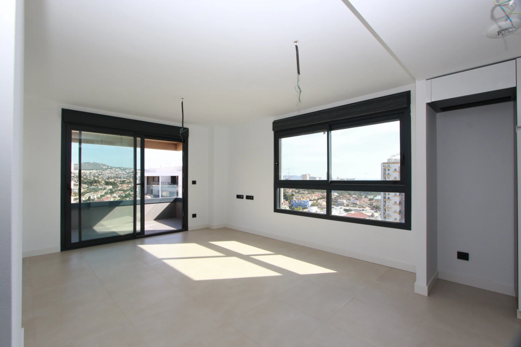 Vive el Mediterráneo: Ático con solárium privado y vistas al mar en Calpe