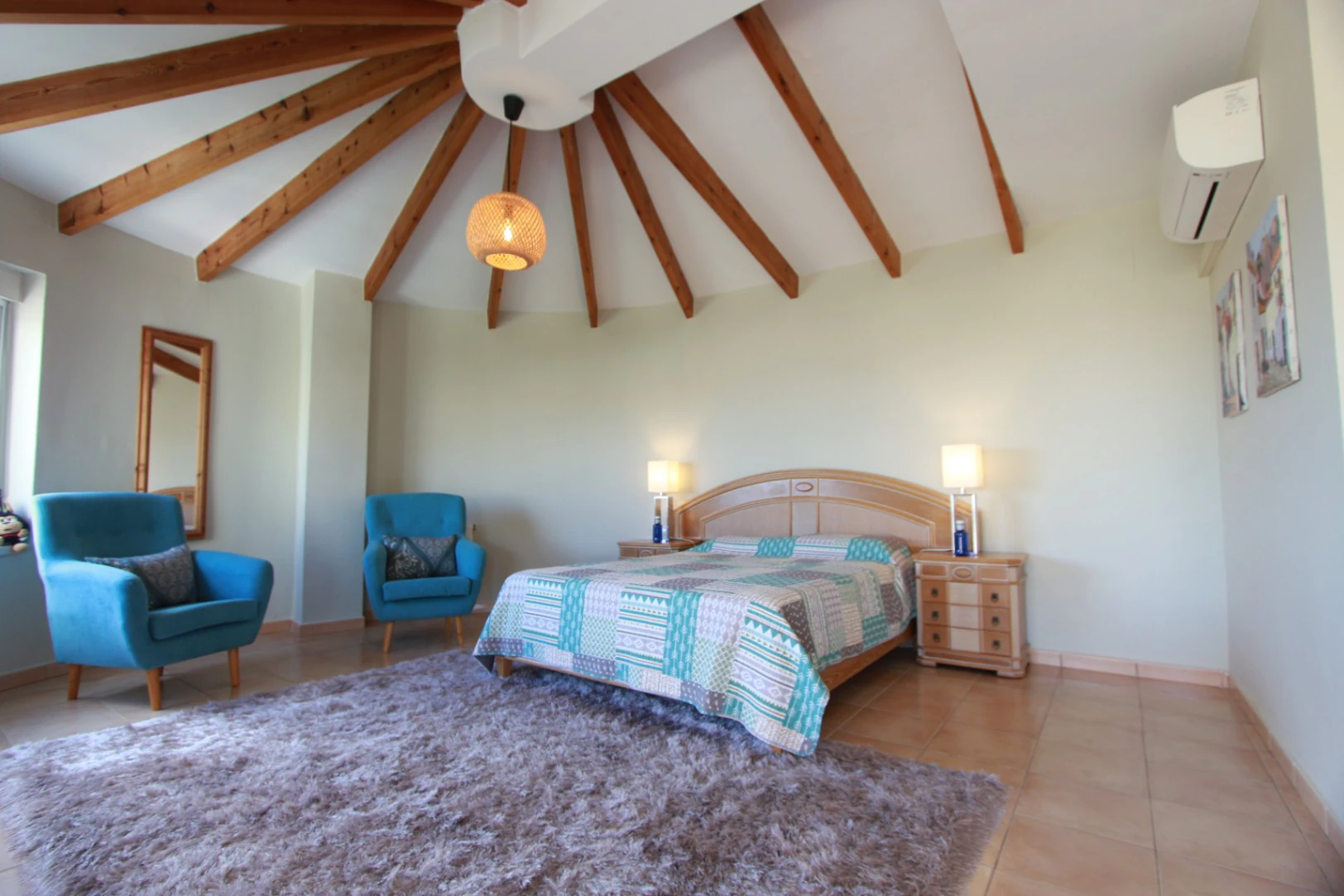 Villa en venta con vistas al mar, 4 dormitorios y piscina privada en Benissa