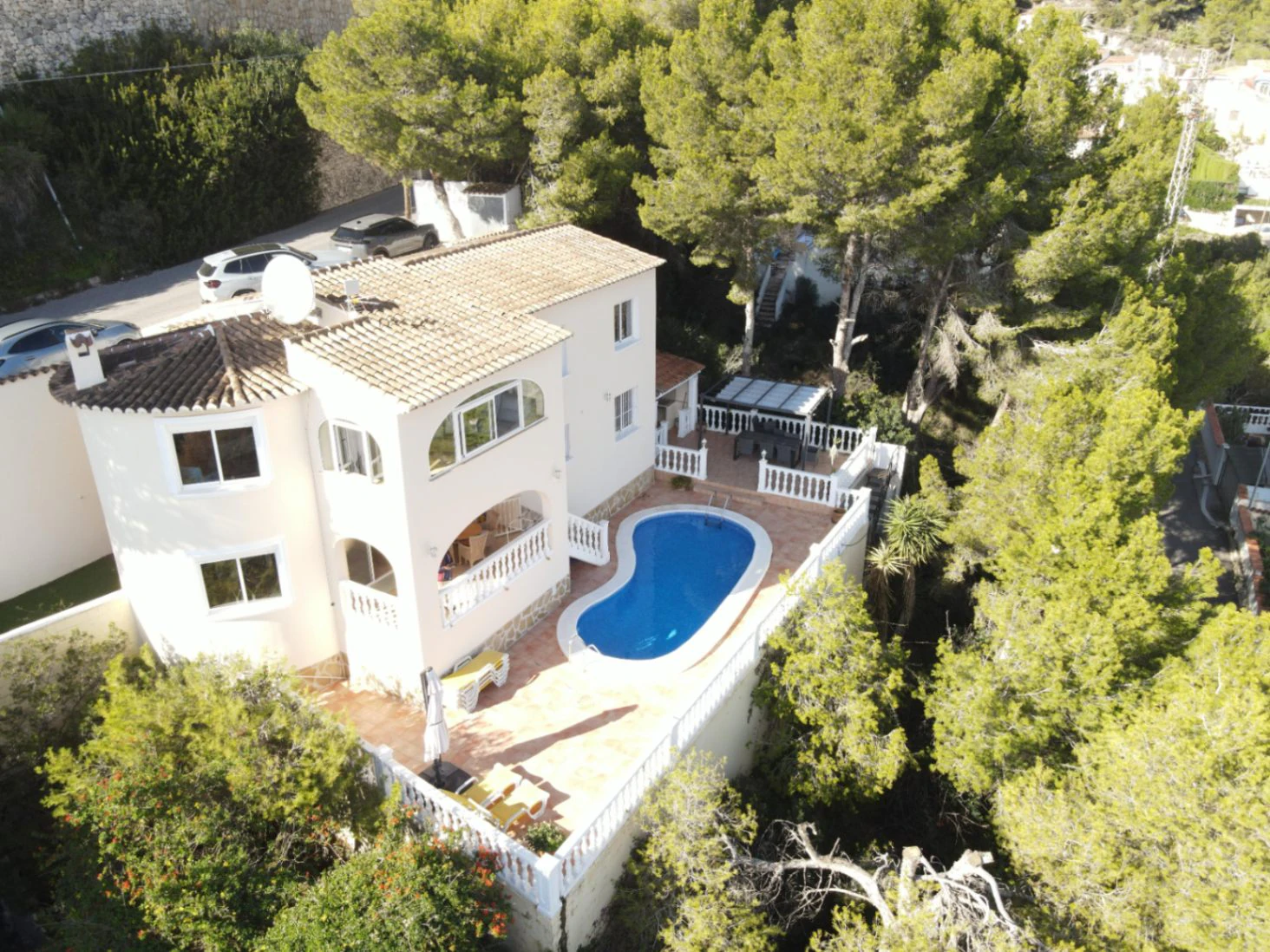 Villa en venta con vistas al mar, 4 dormitorios y piscina privada en Benissa