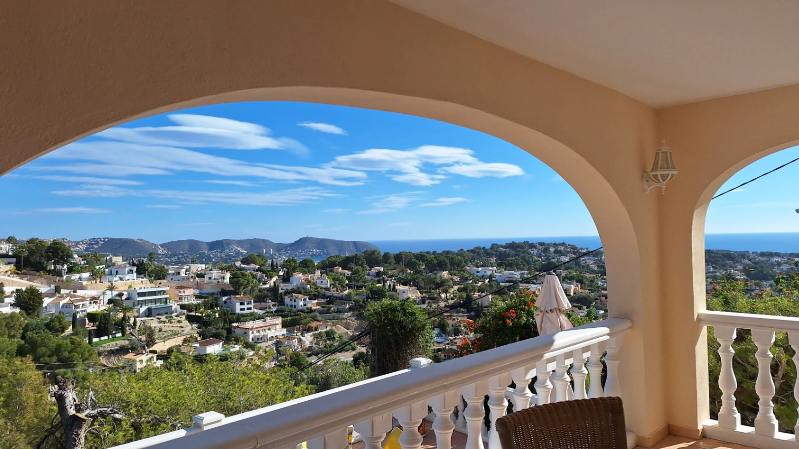 Villa en venta con vistas al mar, 4 dormitorios y piscina privada en Benissa