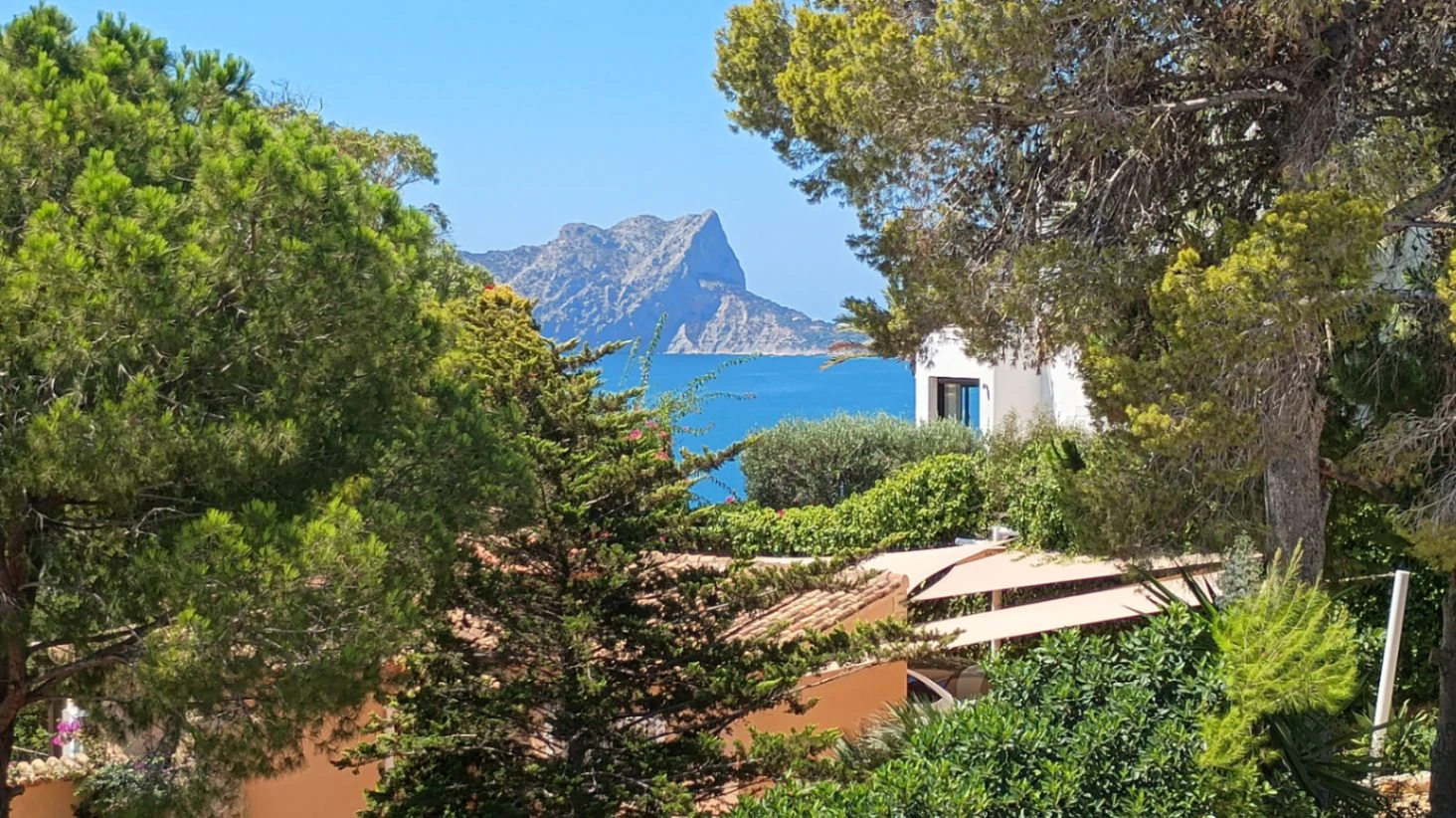 Exclusiva Villa Mediterránea con Vistas al Mar a Solo Un Paso de la Playa en Moraira