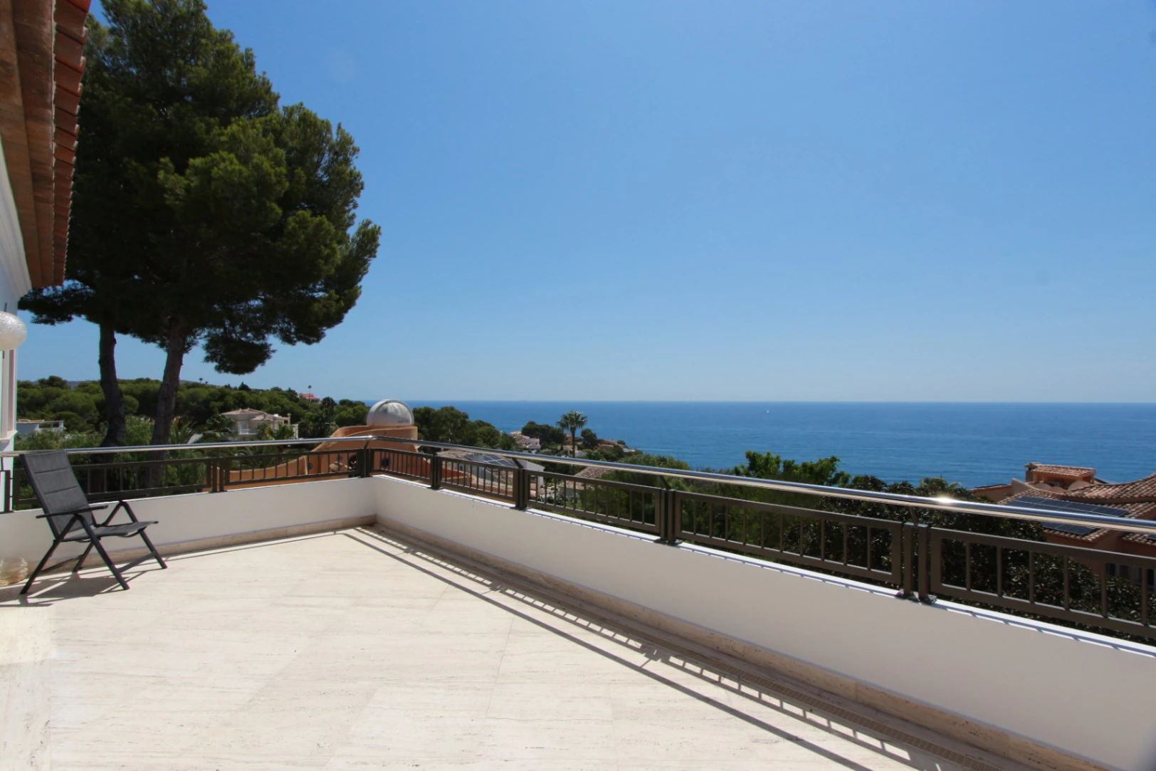 Exclusiva Villa Mediterránea con Vistas al Mar a Solo Un Paso de la Playa en Moraira