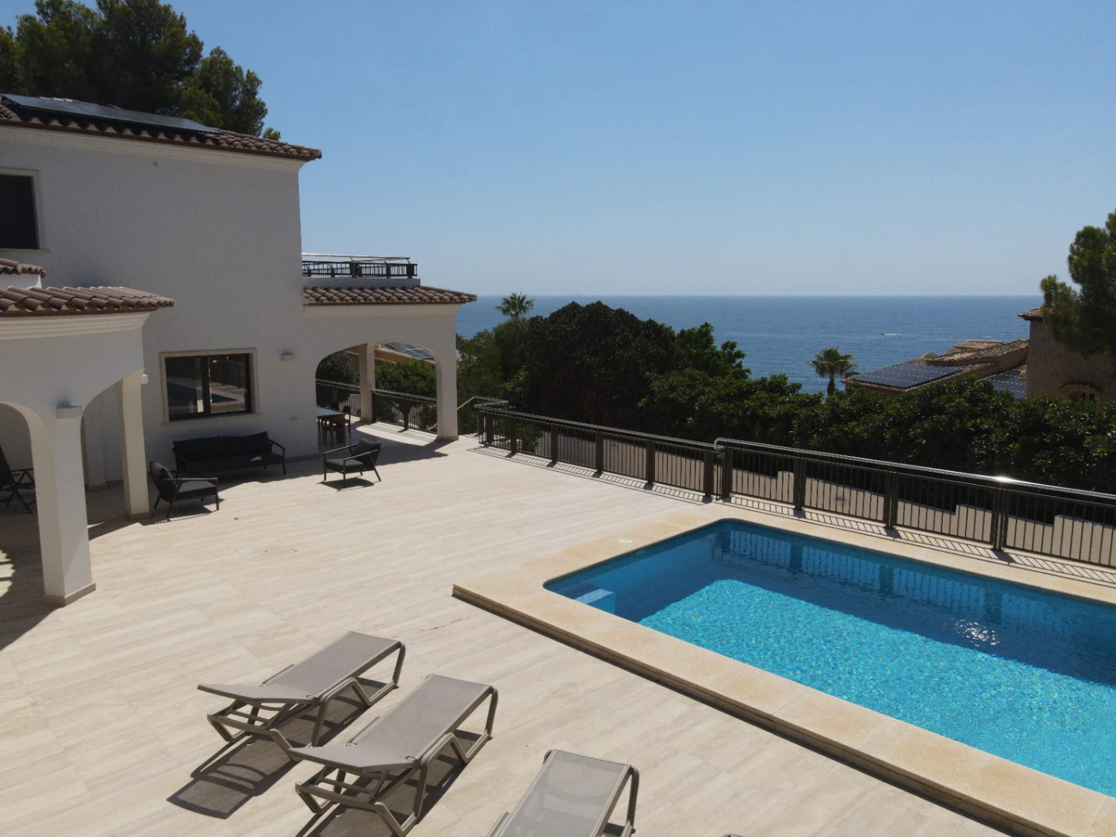 Exclusiva Villa Mediterránea con Vistas al Mar a Solo Un Paso de la Playa en Moraira