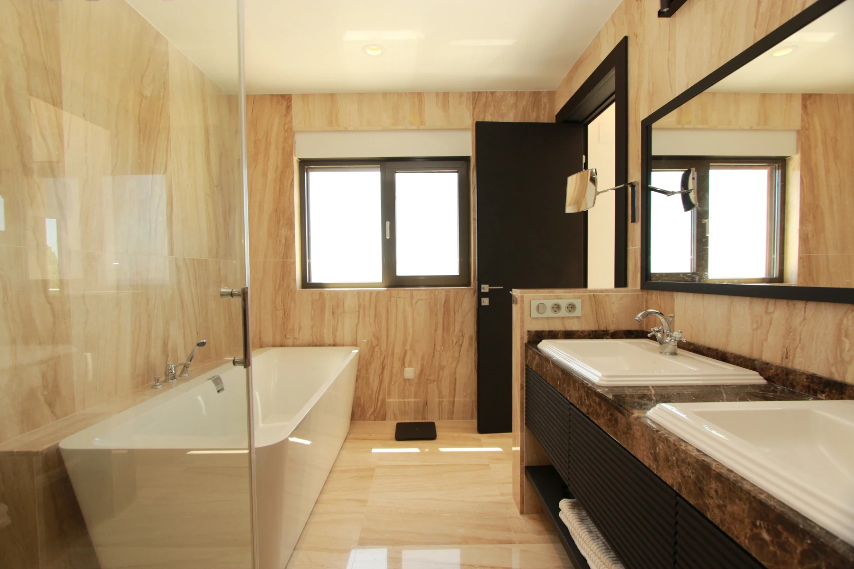 Exclusiva Villa Mediterránea con Vistas al Mar a Solo Un Paso de la Playa en Moraira