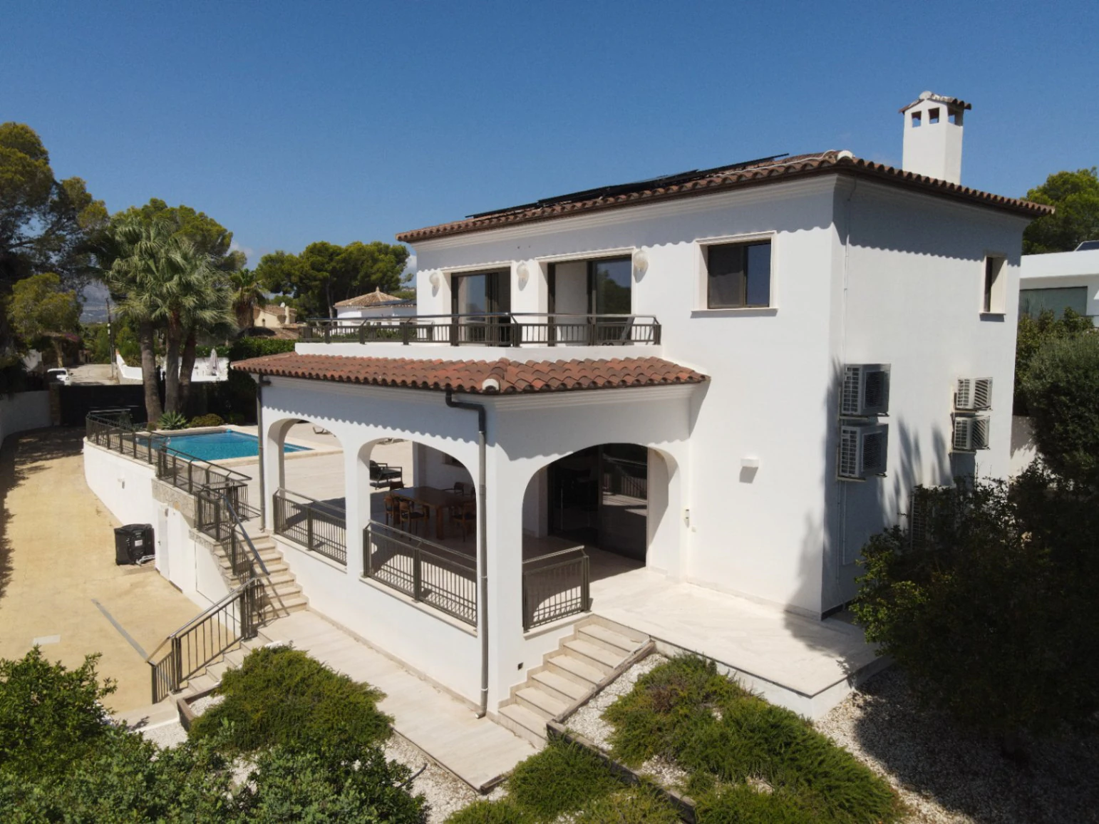 Exclusiva Villa Mediterránea con Vistas al Mar a Solo Un Paso de la Playa en Moraira