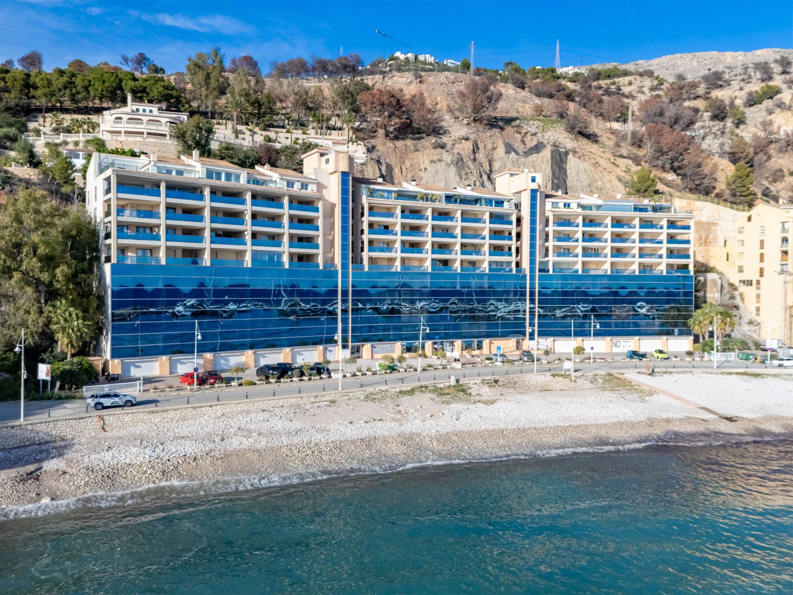Amplio Dúplex en Primera Línea de Mar en Altea con Estudio para Invitados y Piscina – Mascarat