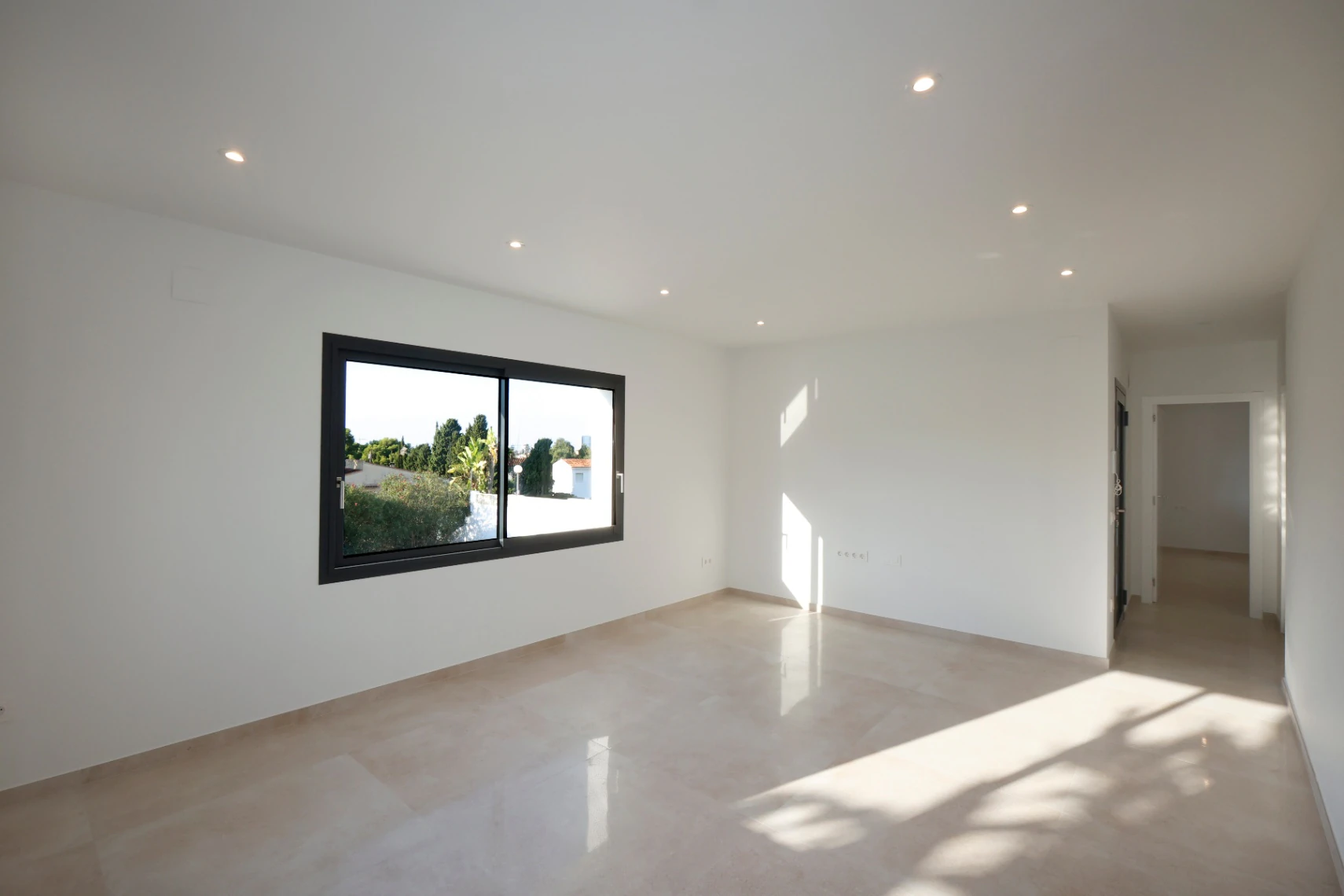 Disfruta en familia de esta casa de 4 dormitorios con 2 viviendas independiente en Calpe