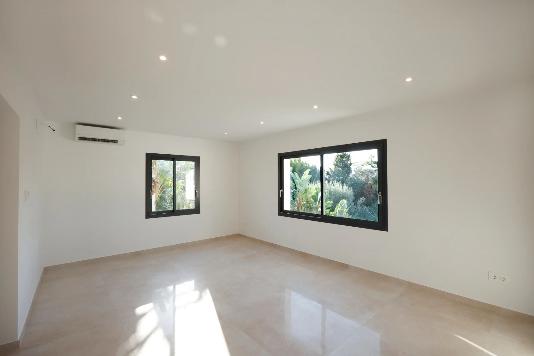 Disfruta en familia de esta casa de 4 dormitorios con 2 viviendas independiente en Calpe