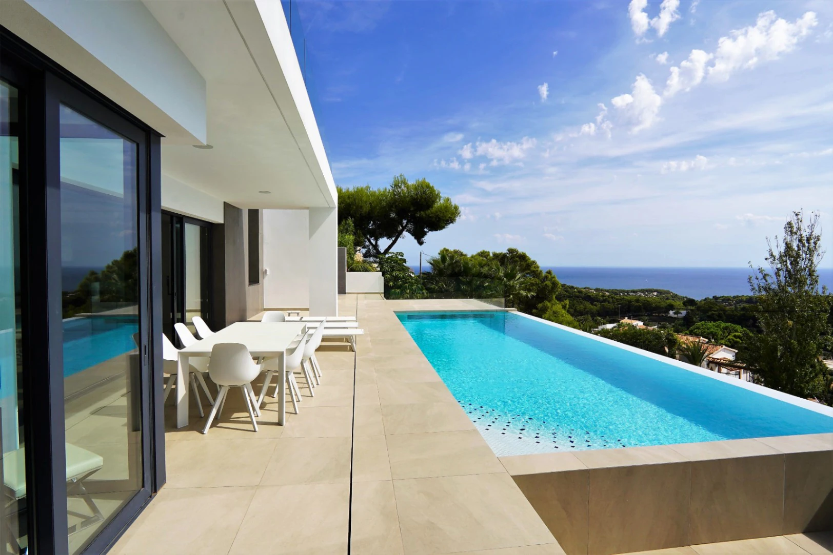 Villa de lujo, con preciosas vistas hacia el mar y Peñon d'Ifach