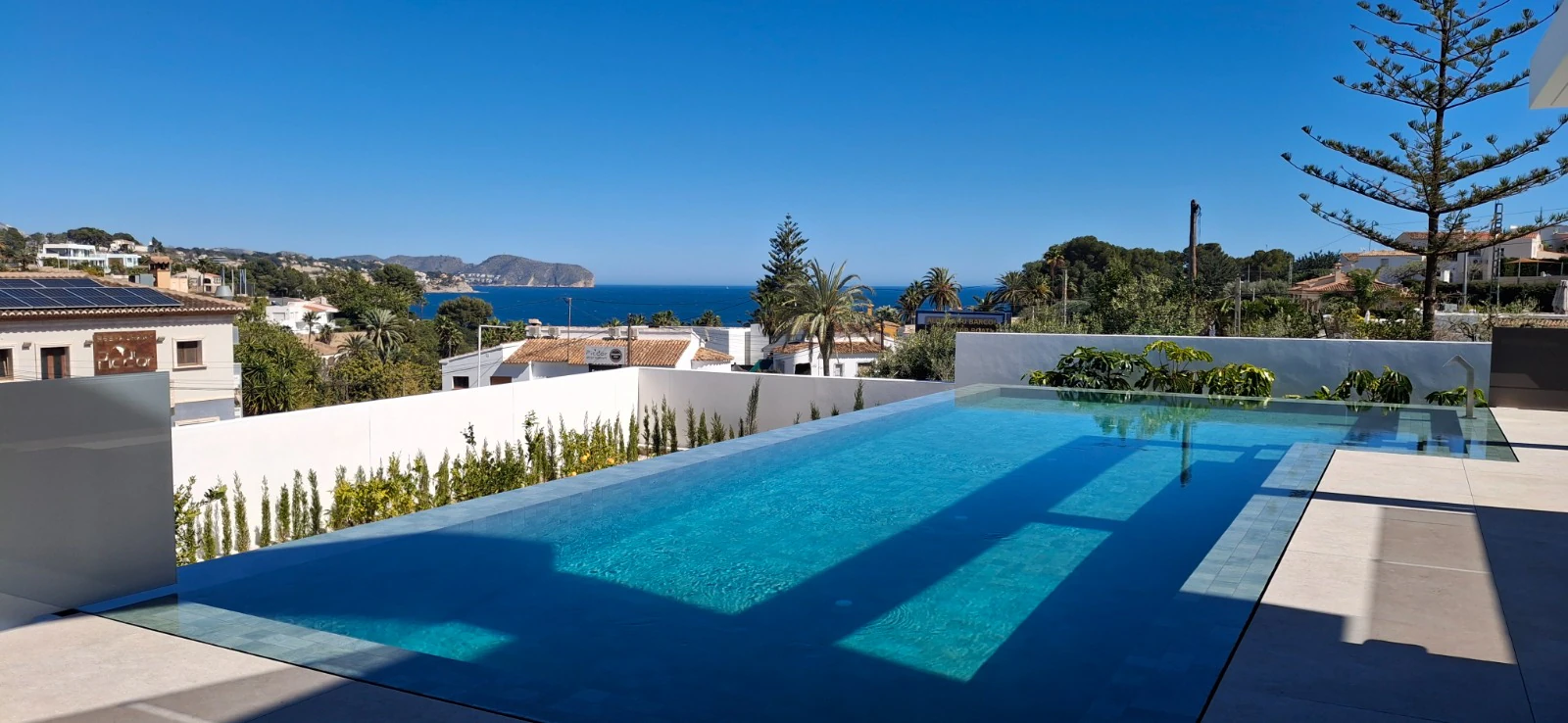 VILLA LUJOSA CONSTRUIDA POR GH COSTA BLANCA DISTANCIA AL MAR ANDANDO