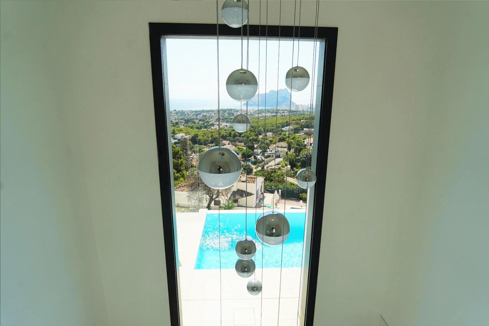 Villa de lujo, con preciosas vistas hacia el mar y Peñon d'Ifach