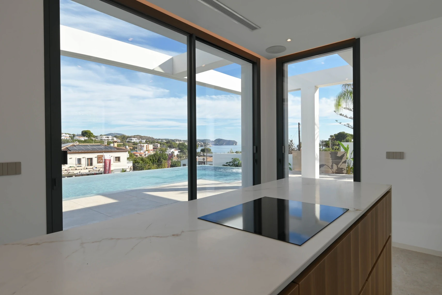 VILLA LUJOSA CONSTRUIDA POR GH COSTA BLANCA DISTANCIA AL MAR ANDANDO
