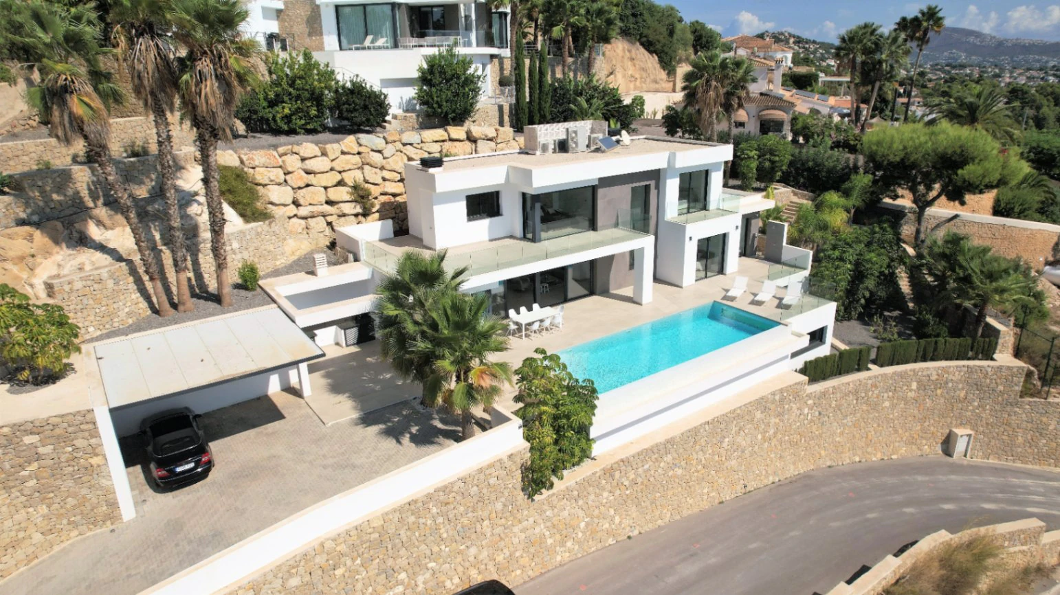 Villa de lujo, con preciosas vistas hacia el mar y Peñon d'Ifach