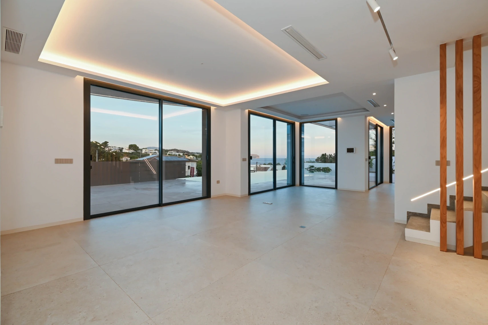 VILLA LUJOSA CONSTRUIDA POR GH COSTA BLANCA DISTANCIA AL MAR ANDANDO