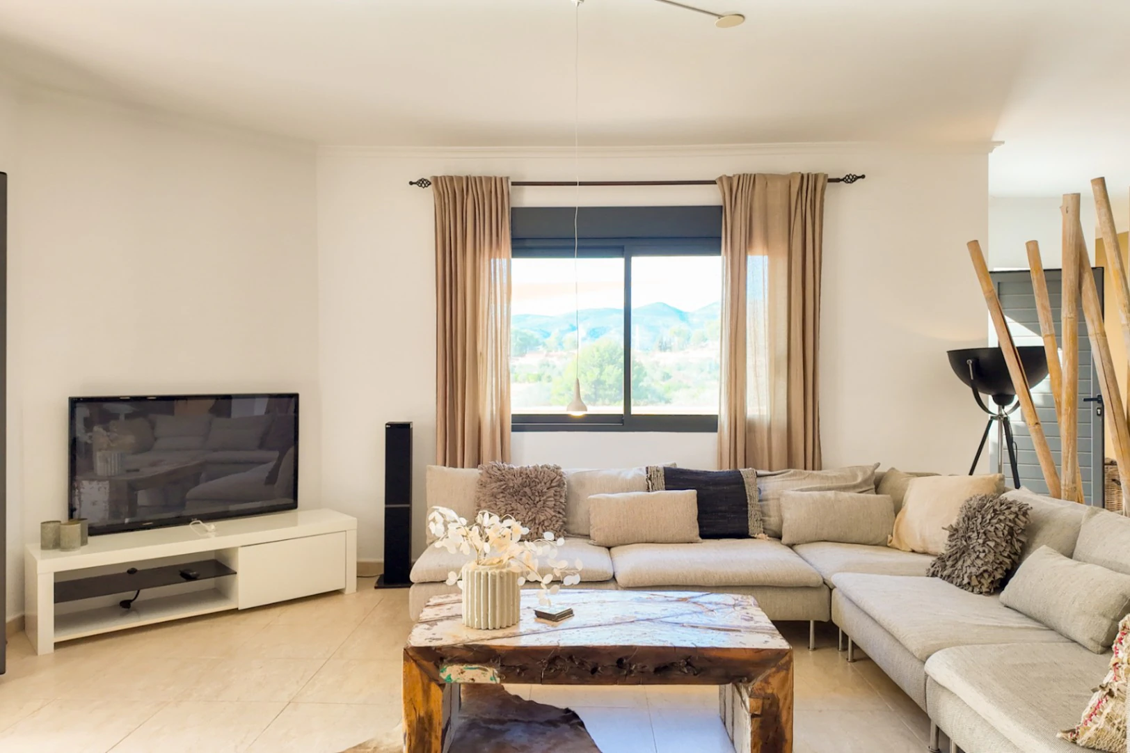 Encantadora villa con apartamento independiente y jardín mediterráneo en Cometa, Calpe