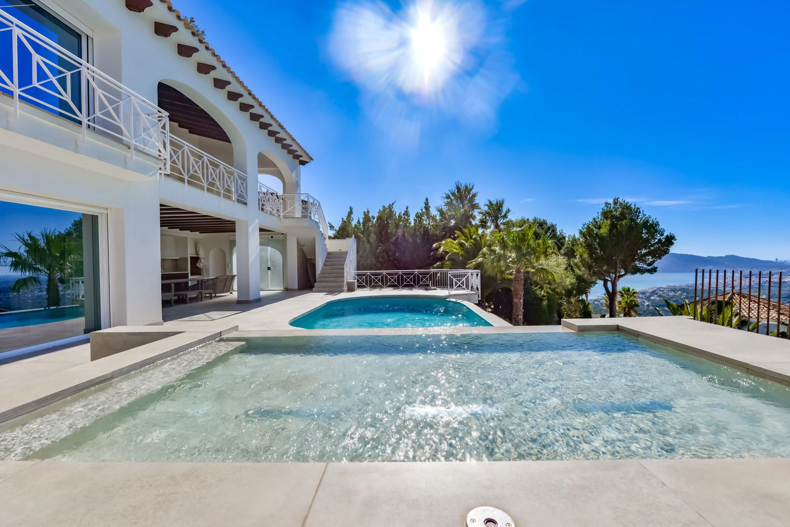 Villa de Lujo en Altea: Elegancia, Exclusividad y Vistas de Ensueño