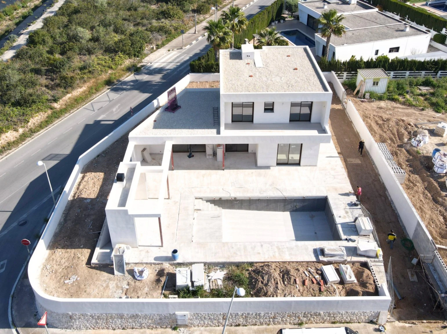 Villa moderna de obra nueva en Calpe con piscina y vistas abiertas