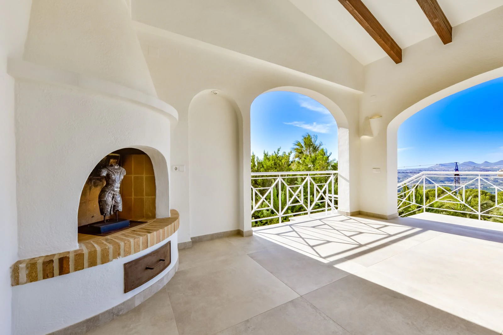 Villa de Lujo en Altea: Elegancia, Exclusividad y Vistas de Ensueño