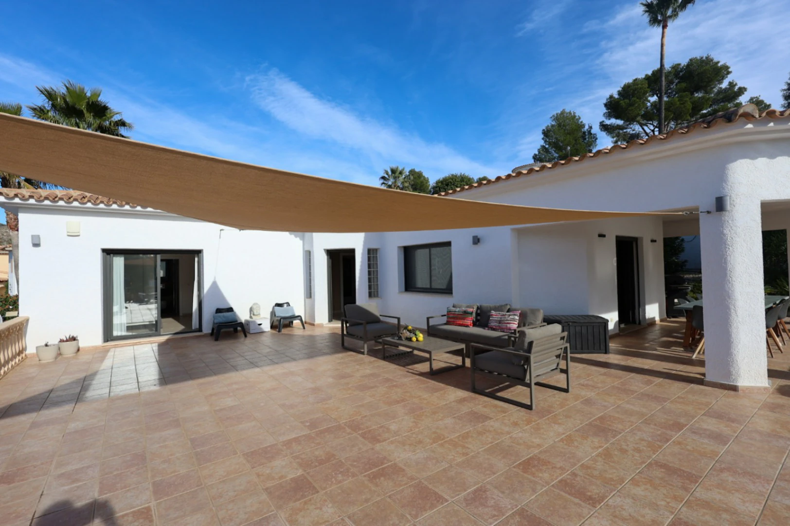 Encantadora villa con apartamento independiente y jardín mediterráneo en Cometa, Calpe