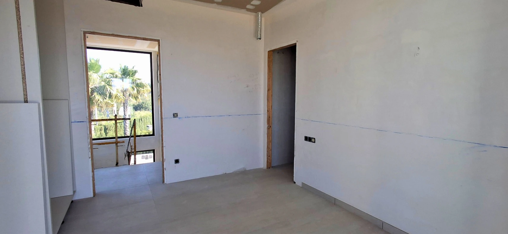 Villa moderna de obra nueva en Calpe con piscina y vistas abiertas