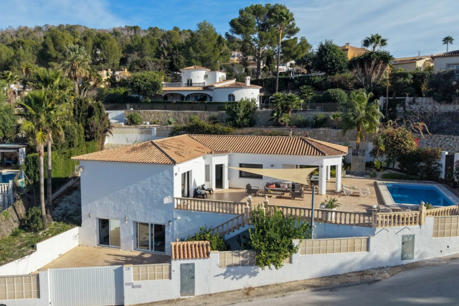 Encantadora villa con apartamento independiente y jardín mediterráneo en Cometa, Calpe