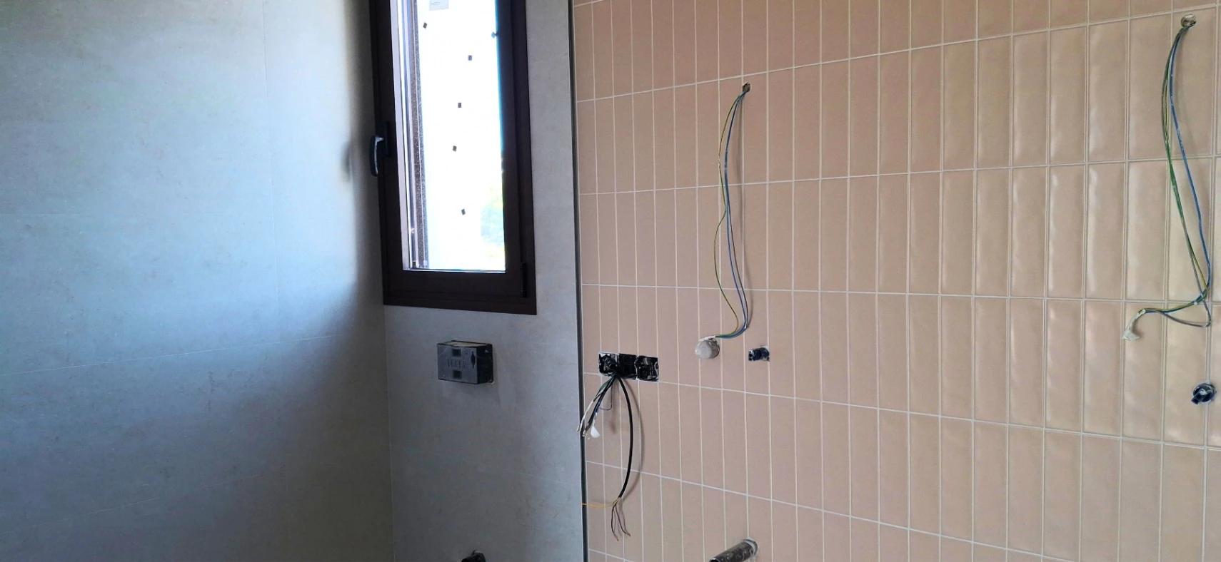 Villa moderna de obra nueva en Calpe con piscina y vistas abiertas