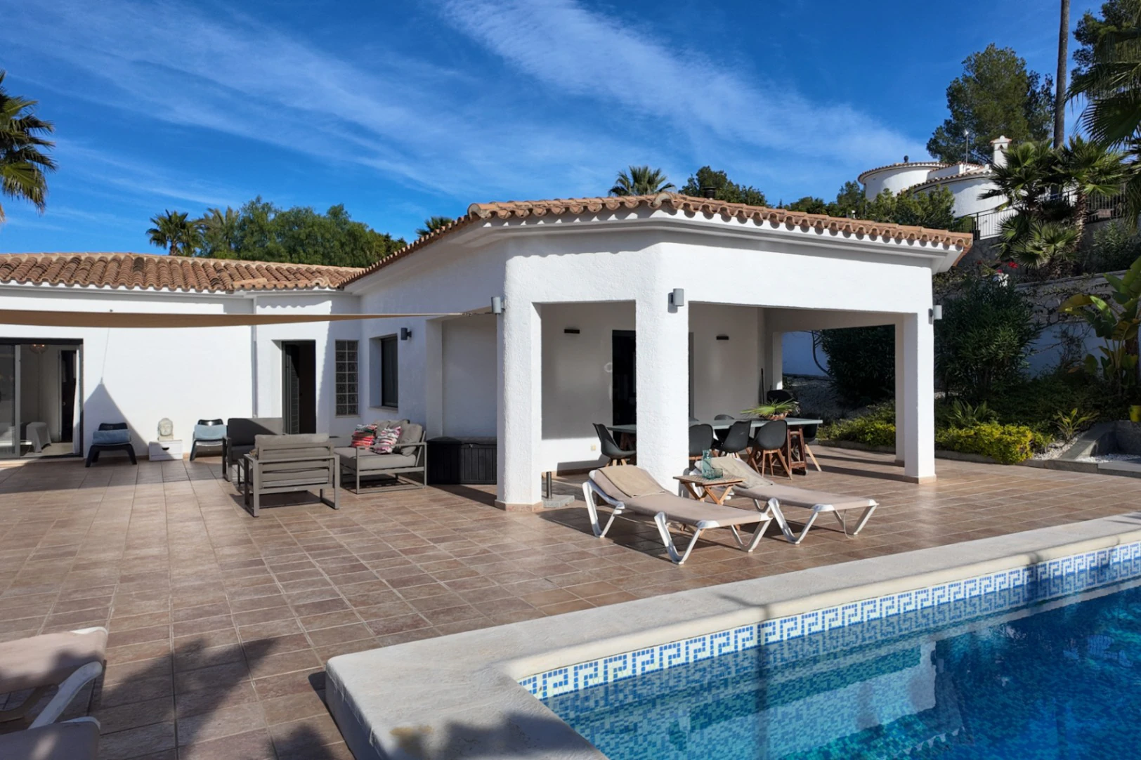 Encantadora villa con apartamento independiente y jardín mediterráneo en Cometa, Calpe