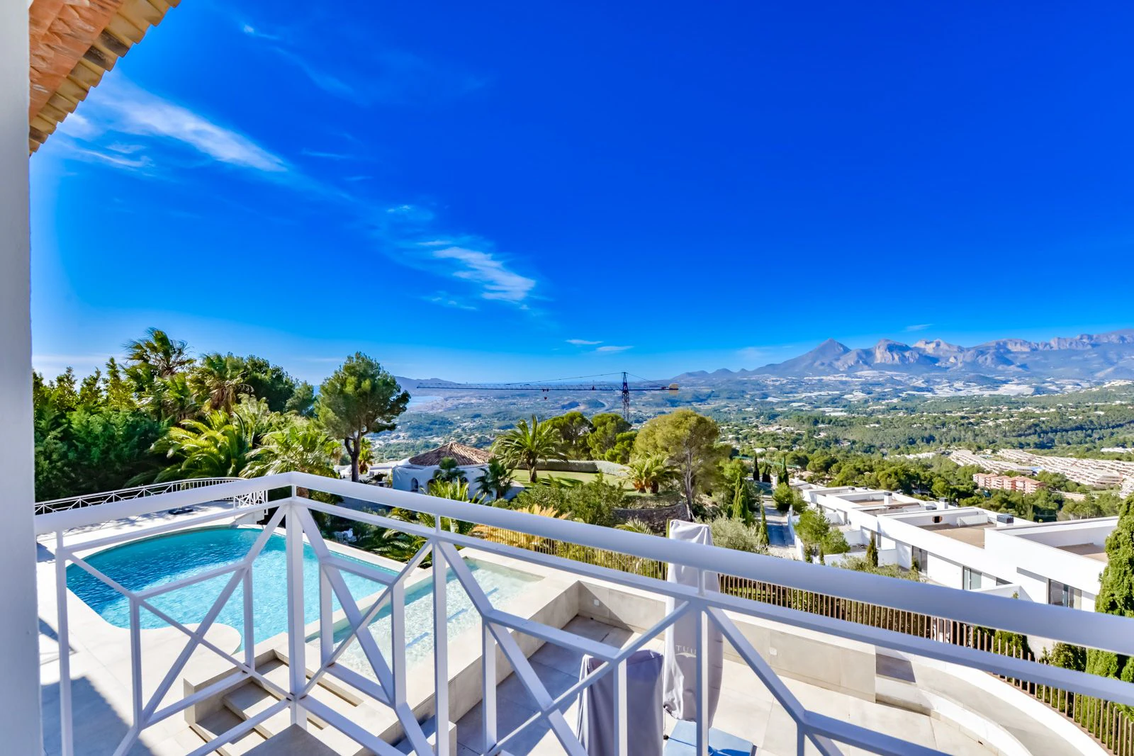 Villa de Lujo en Altea: Elegancia, Exclusividad y Vistas de Ensueño