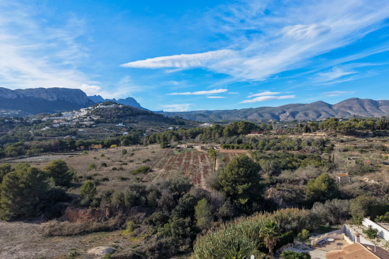 Encantadora villa con apartamento independiente y jardín mediterráneo en Cometa, Calpe