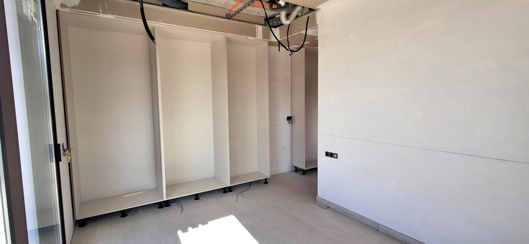 Villa moderna de obra nueva en Calpe con piscina y vistas abiertas
